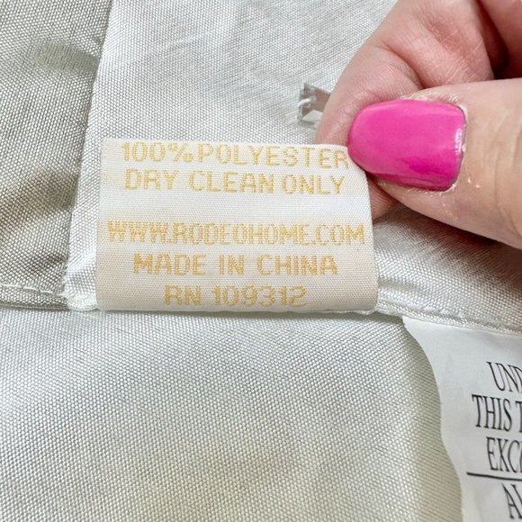 Rodeo Home Christmas Tree Skirt 56in Round Silver White Faux Gems Bling Accents - Picture 7 of 10